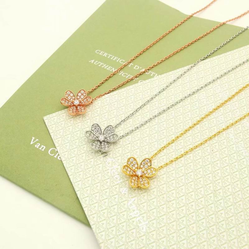 Van Cleef & Arpels necklace 12yxq09